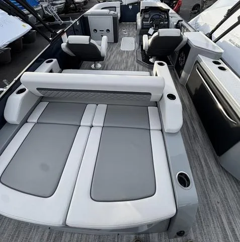 Slide: The Image of Godfrey AP235SFLC Tritoon 2025 - 10