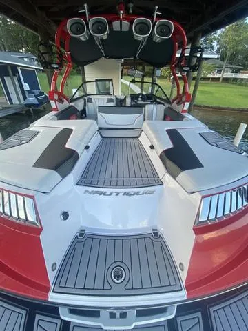 Slide: The Image of 2014 Nautique Super Air G23 boat with sleek design and spacious seating. - 11