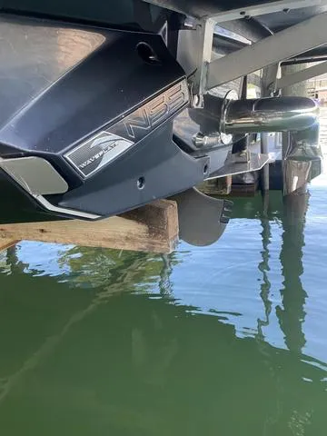 Slide: The Image of 2014 Nautique Super Air G23 boat hull and propeller in water. - 18