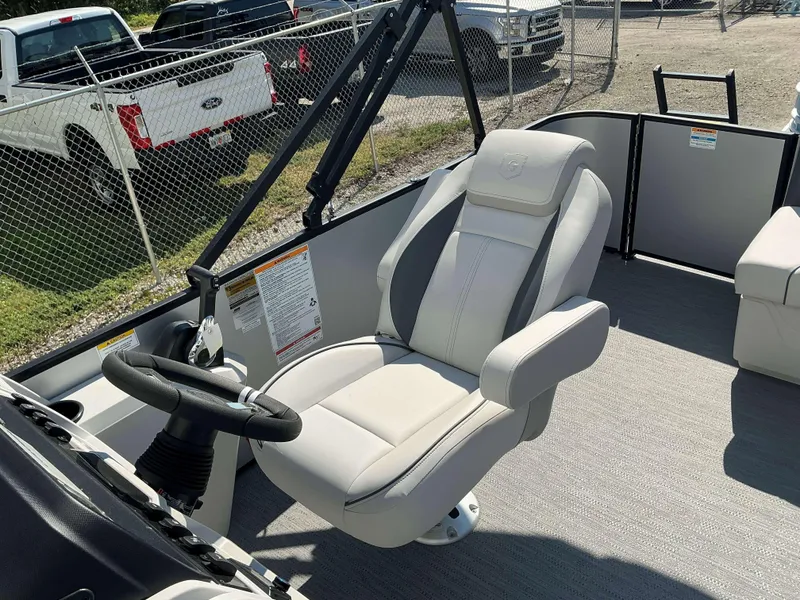 Slide: The Image of Captain's chair on 2025 Sweetwater 2286 C pontoon boat, featuring sleek design and comfortable seating. - 8