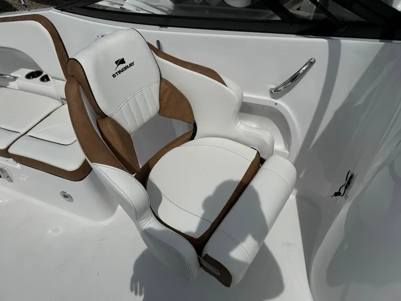 Slide: The Image of 2025 Stingray 231 DC boat seat, white and brown leather, sleek design. - 6