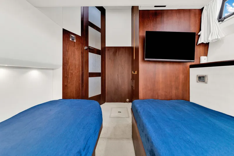 Slide: The Image of Interior of 2016 Galeon 430 HTC yacht with twin beds and TV. - 32