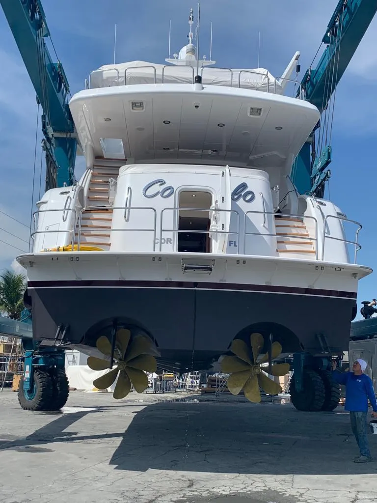 Slide: The Image of Hatteras 80 Motor Yacht 2007 - 102