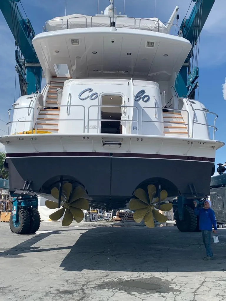 Slide: The Image of Hatteras 80 Motor Yacht 2007 - 103