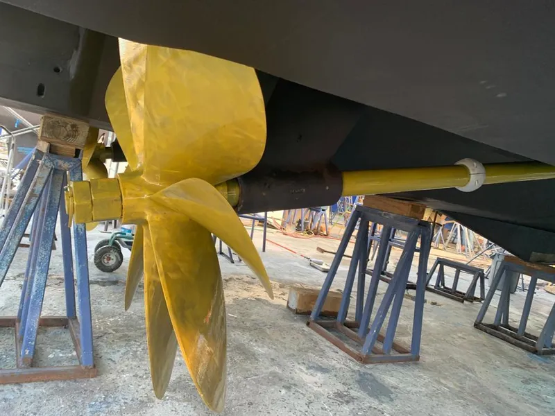 Slide: The Image of Hatteras 80 Motor Yacht 2007 - 105