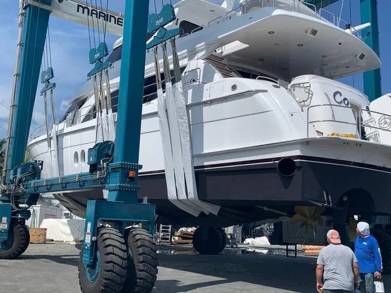 Slide: The Image of Hatteras 80 Motor Yacht 2007 - 108