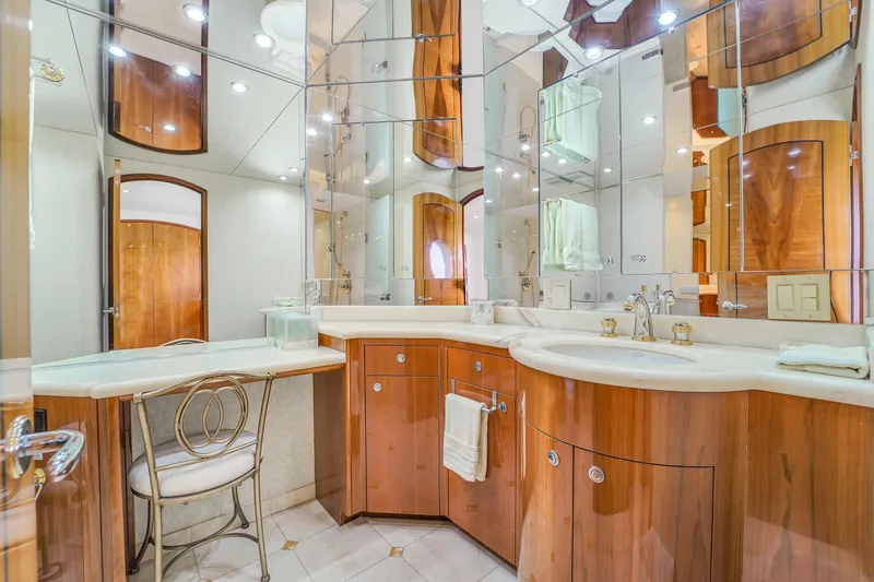 Slide: The Image of Hatteras 80 Motor Yacht 2007 - 58