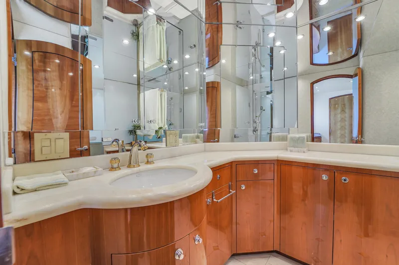 Slide: The Image of Hatteras 80 Motor Yacht 2007 - 59