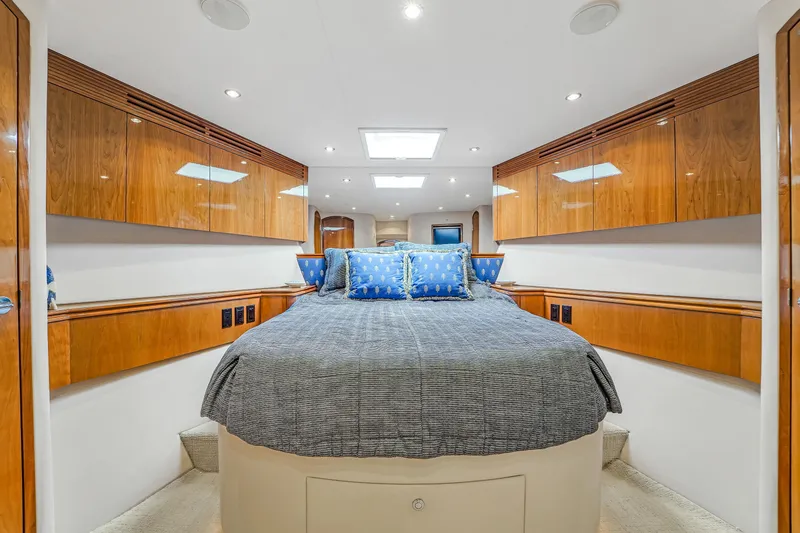Slide: The Image of Hatteras 80 Motor Yacht 2007 - 60