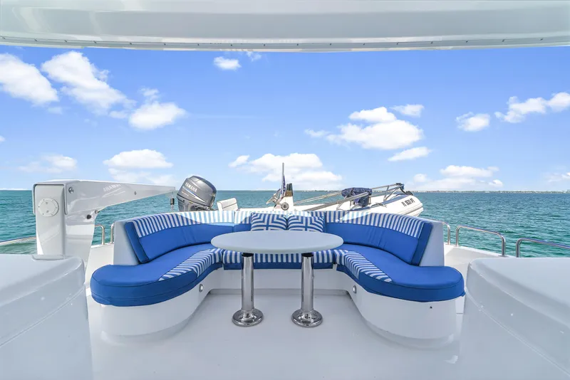 Slide: The Image of Hatteras 80 Motor Yacht 2007 - 76