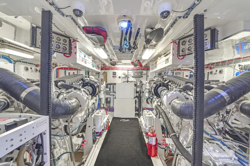 Slide: The Image of Hatteras 80 Motor Yacht 2007 - 97