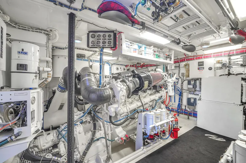 Slide: The Image of Hatteras 80 Motor Yacht 2007 - 99