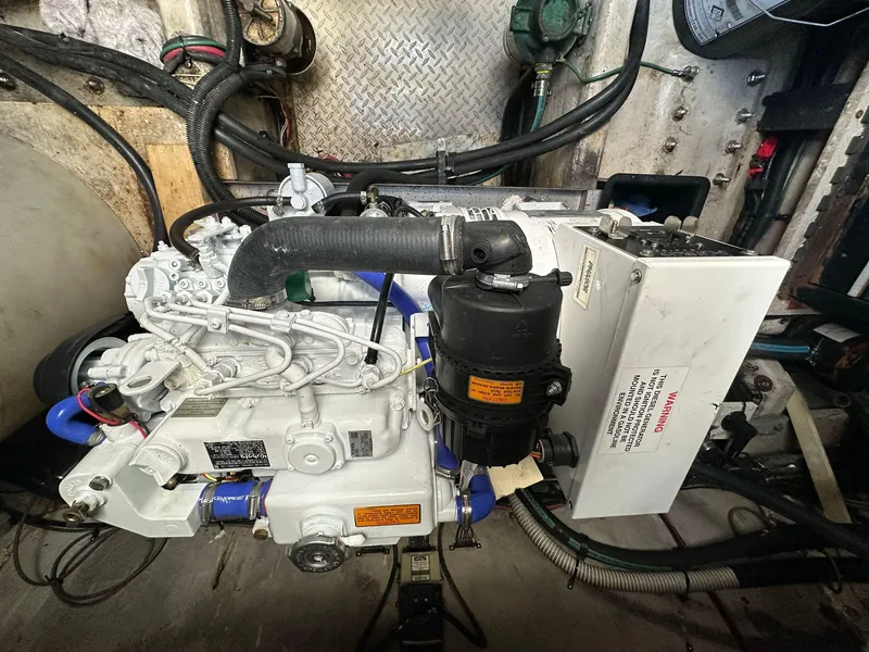 Slide: The Image of Engine compartment of a 1998 Sea Ray 500 Sundancer boat. - 26