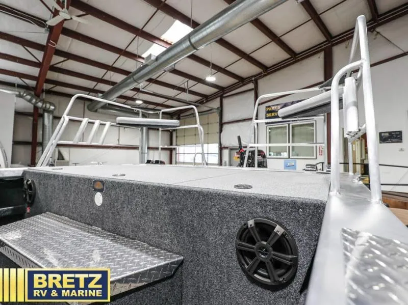 Slide: The Image of Yukon Classic Jet 22 2025 - 22