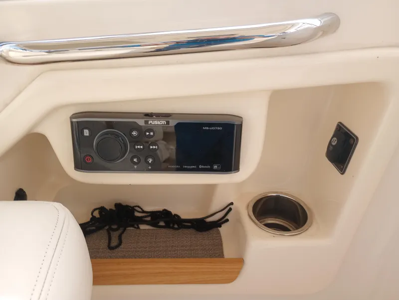 Slide: The Image of 2016 Grady-White Freedom 307 anchor chain and winch system. - 31