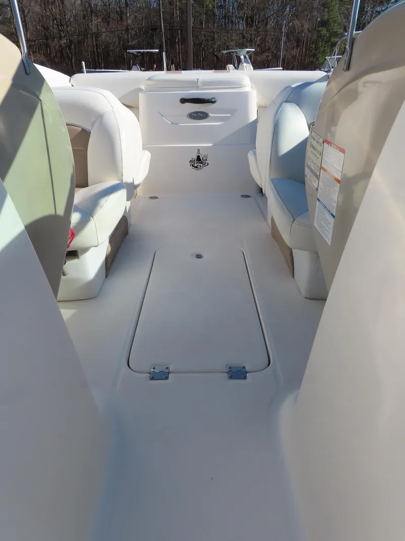 Slide: The Image of 2004 Chaparral 190 SSi boat interior with seating and storage compartments. - 11
