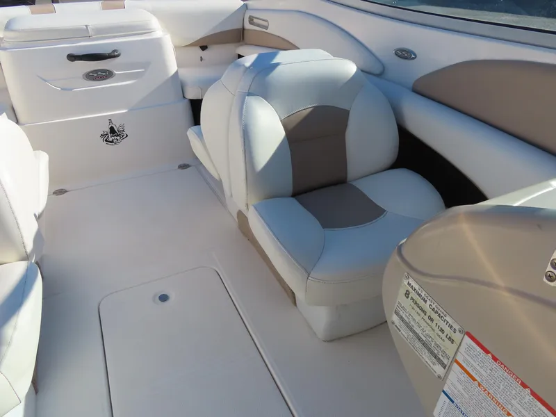 Slide: The Image of 2004 Chaparral 190 SSi boat interior with beige and white seating. - 14