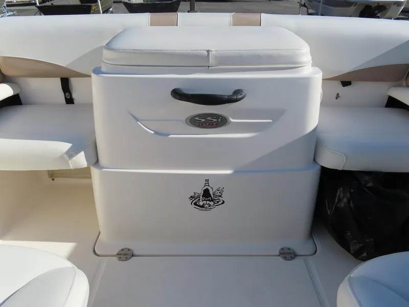 Slide: The Image of 2004 Chaparral 190 SSi boat interior seating with storage compartment. - 15