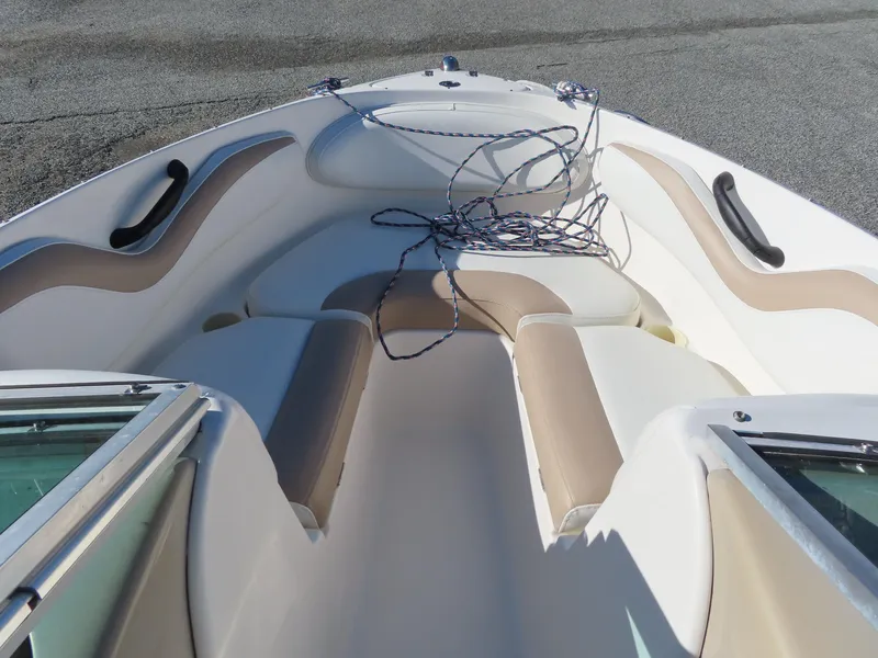 Slide: The Image of 2004 Chaparral 190 SSi boat interior with beige seating and coiled rope. - 8