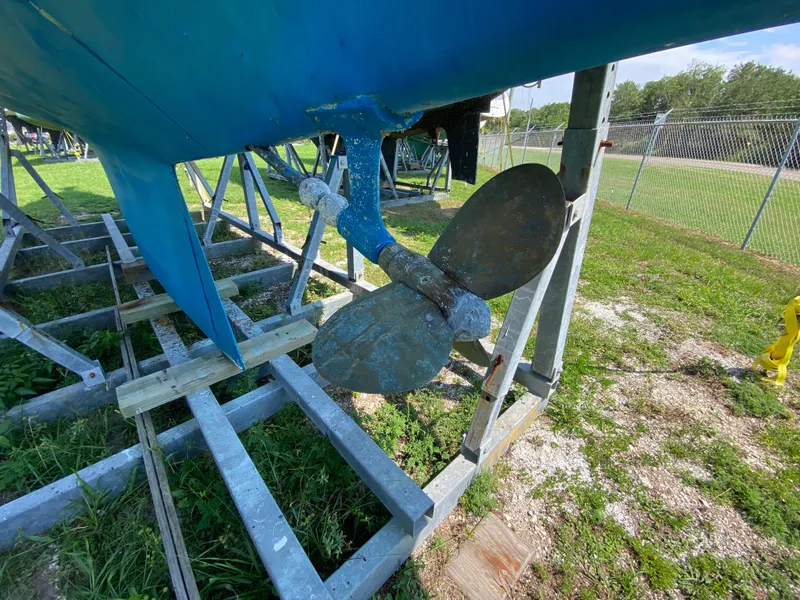 Slide: The Image of Propeller of 1972 Ericson 39 Flushdeck sailboat on a metal stand. - 16