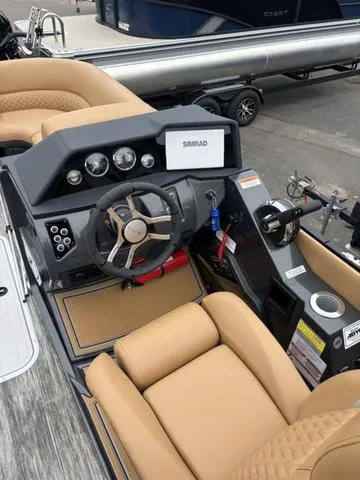 Slide: The Image of Crest Caribbean 230 SLC 3 Toon 2025 - 14