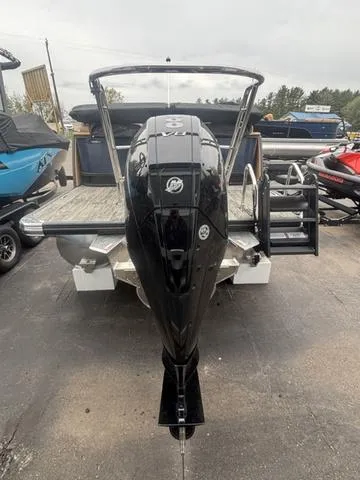 Slide: The Image of Crest Caribbean 230 SLC 3 Toon 2025 - 5