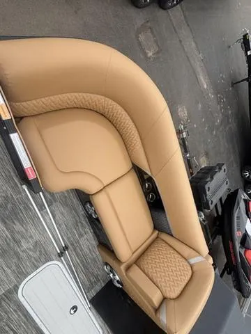 Slide: The Image of Crest Caribbean 230 SLC 3 Toon 2025 - 9