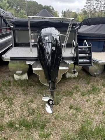 Slide: The Image of Crest Caribbean 250 SLC 3 Toon 2025 - 13