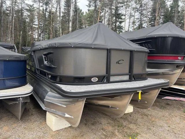 Slide: The Image of Crest Caribbean 250 SLC 3 Toon 2025 - 3