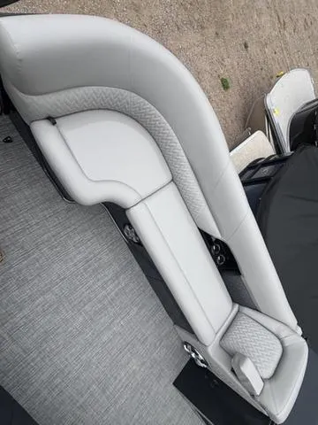 Slide: The Image of Crest Caribbean 250 SLC 3 Toon 2025 - 5