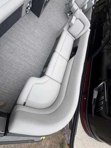 Slide: The Image of Crest Caribbean 250 SLC 3 Toon 2025 - 6