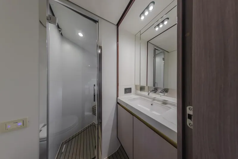 Slide: The Image of Azimut 60 Flybridge 2021 - 52