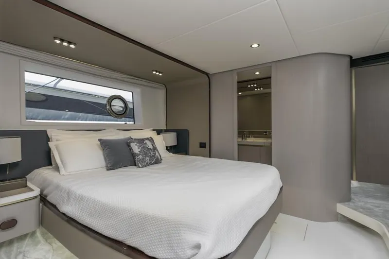 Slide: The Image of Azimut 60 Flybridge 2021 - 56