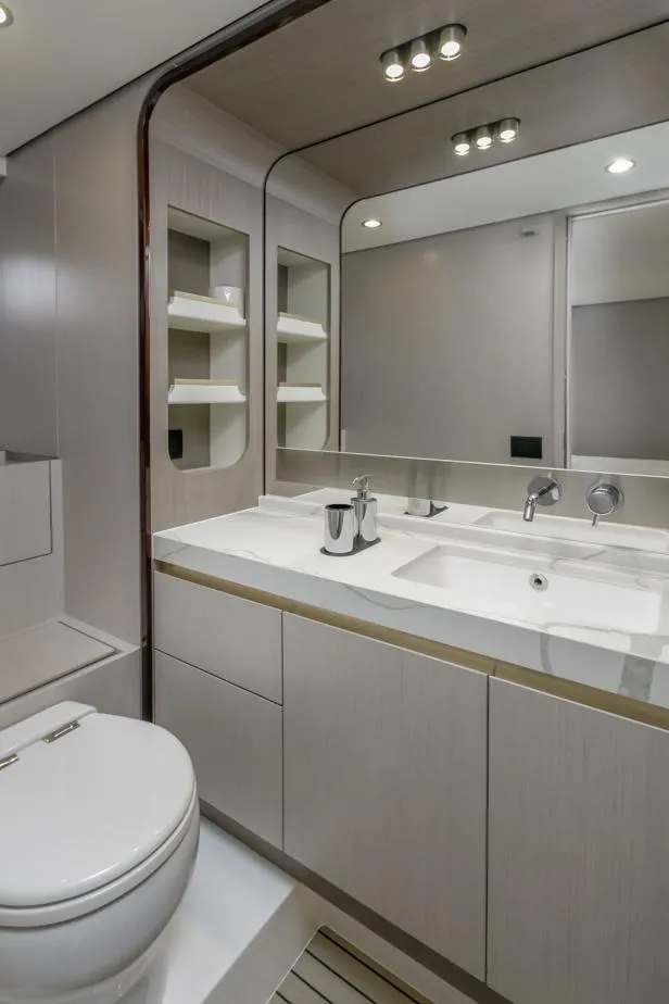 Slide: The Image of Azimut 60 Flybridge 2021 - 59
