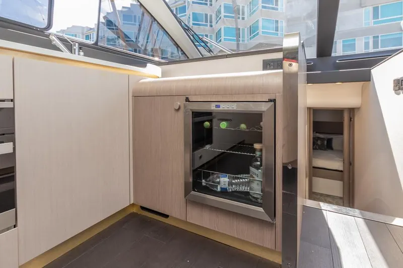 Slide: The Image of Azimut 60 Flybridge 2021 - 62