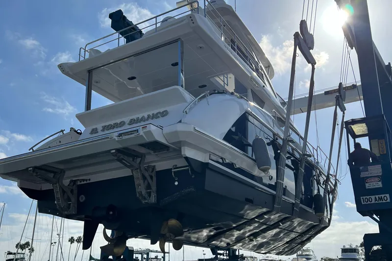 Slide: The Image of Azimut 60 Flybridge 2021 - 77