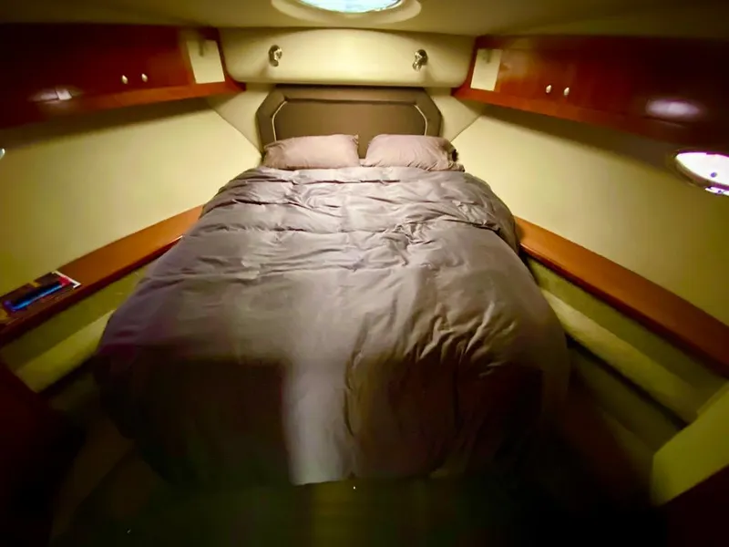 Slide: The Image of Luxurious bedroom in 2005 Cruisers Yachts 405 Express Motoryacht with cozy bedding. - 36