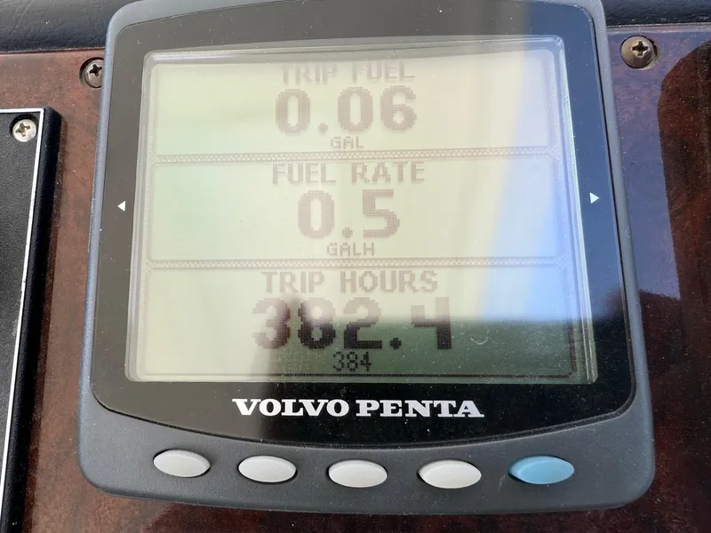 Slide: The Image of Volvo Penta display showing fuel data on 2005 Cruisers Yachts 405 Express Motoryacht. - 41