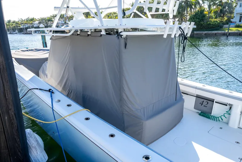 Slide: The Image of Yellowfin 42 Offshore 2021 - 51