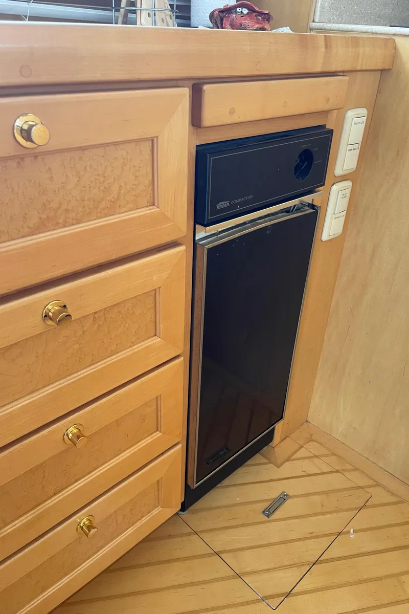 Slide: The Image of McKinna 57 Pilothouse 2000 - 69