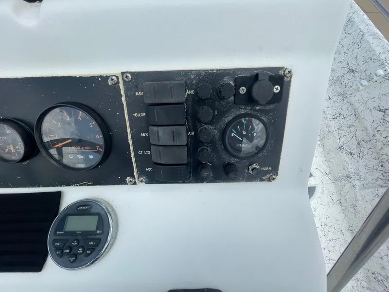 Slide: The Image of Redfin 222 VTE 2000 - 17