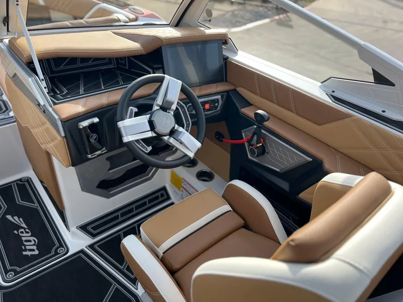 Slide: The Image of Tigé Ultré 25ZX 2025 - 14