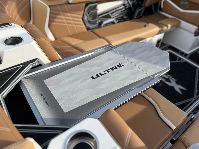 Slide: The Image of Tigé Ultré 25ZX 2025 - 15