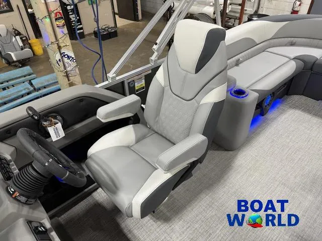 Slide: The Image of Tahoe LTZ 2385 Elite Cruise Tritoon & Honda 4-Stroke EFI 2025 - 12