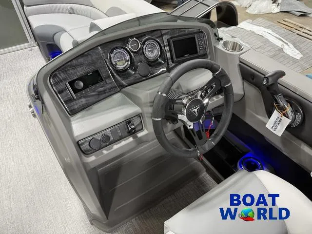 Slide: The Image of Tahoe LTZ 2385 Elite Cruise Tritoon & Honda 4-Stroke EFI 2025 - 13