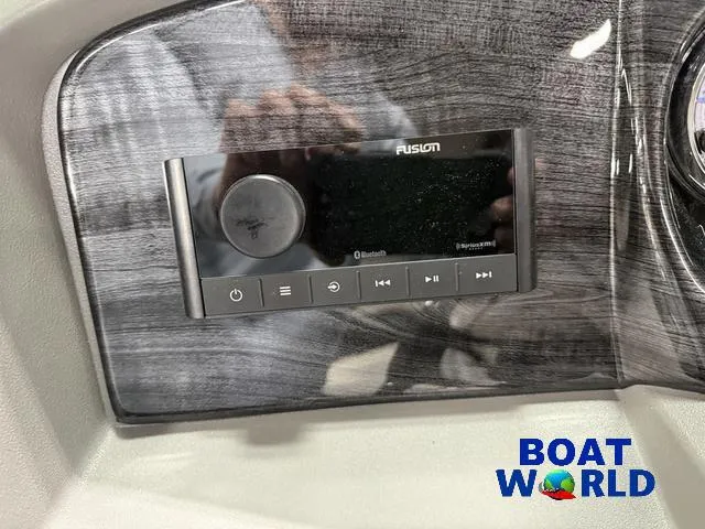 Slide: The Image of Tahoe LTZ 2385 Elite Cruise Tritoon & Honda 4-Stroke EFI 2025 - 14