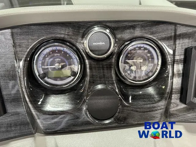 Slide: The Image of Tahoe LTZ 2385 Elite Cruise Tritoon & Honda 4-Stroke EFI 2025 - 15