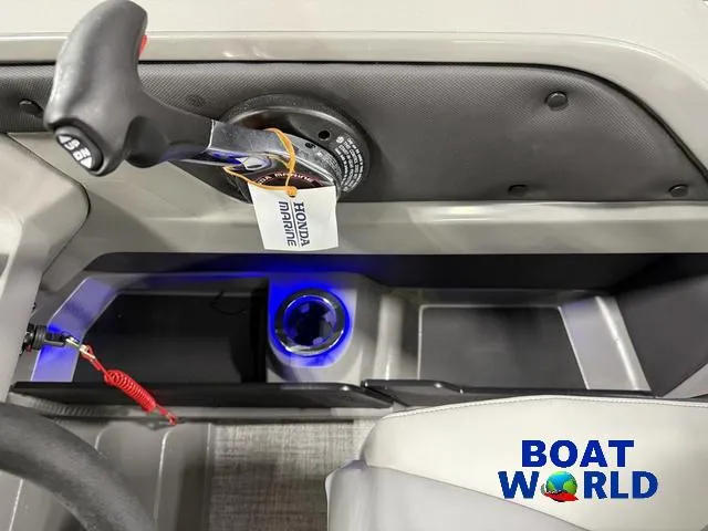 Slide: The Image of Tahoe LTZ 2385 Elite Cruise Tritoon & Honda 4-Stroke EFI 2025 - 17