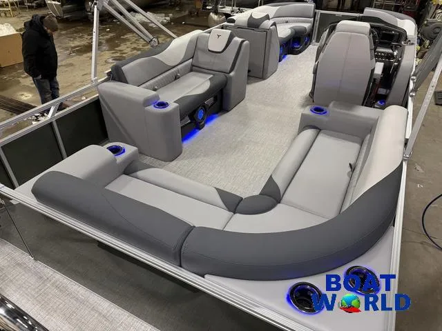 Slide: The Image of Tahoe LTZ 2385 Elite Cruise Tritoon & Honda 4-Stroke EFI 2025 - 21