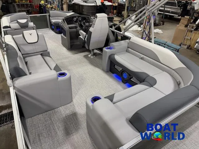 Slide: The Image of Tahoe LTZ 2385 Elite Cruise Tritoon & Honda 4-Stroke EFI 2025 - 22